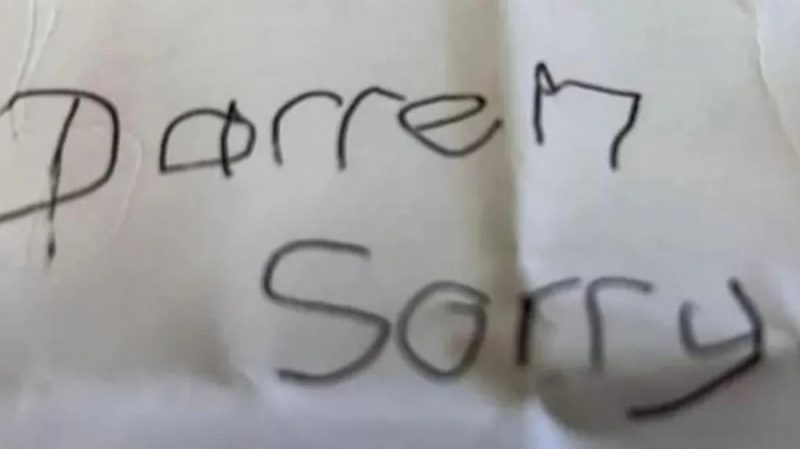 Bilhete foi enviado junto com o anel de noiva roubado, escrito "Darren, desculpe"