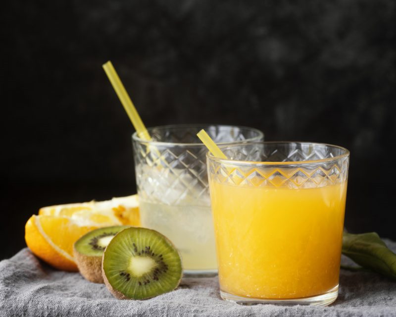 Suco da juventude, com laranja e kiwi 