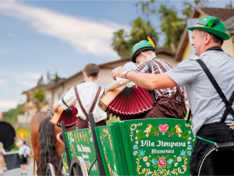 O bairro Vila Itoupava é palco de um dos desfiles da Oktoberfest Blumenau 2024