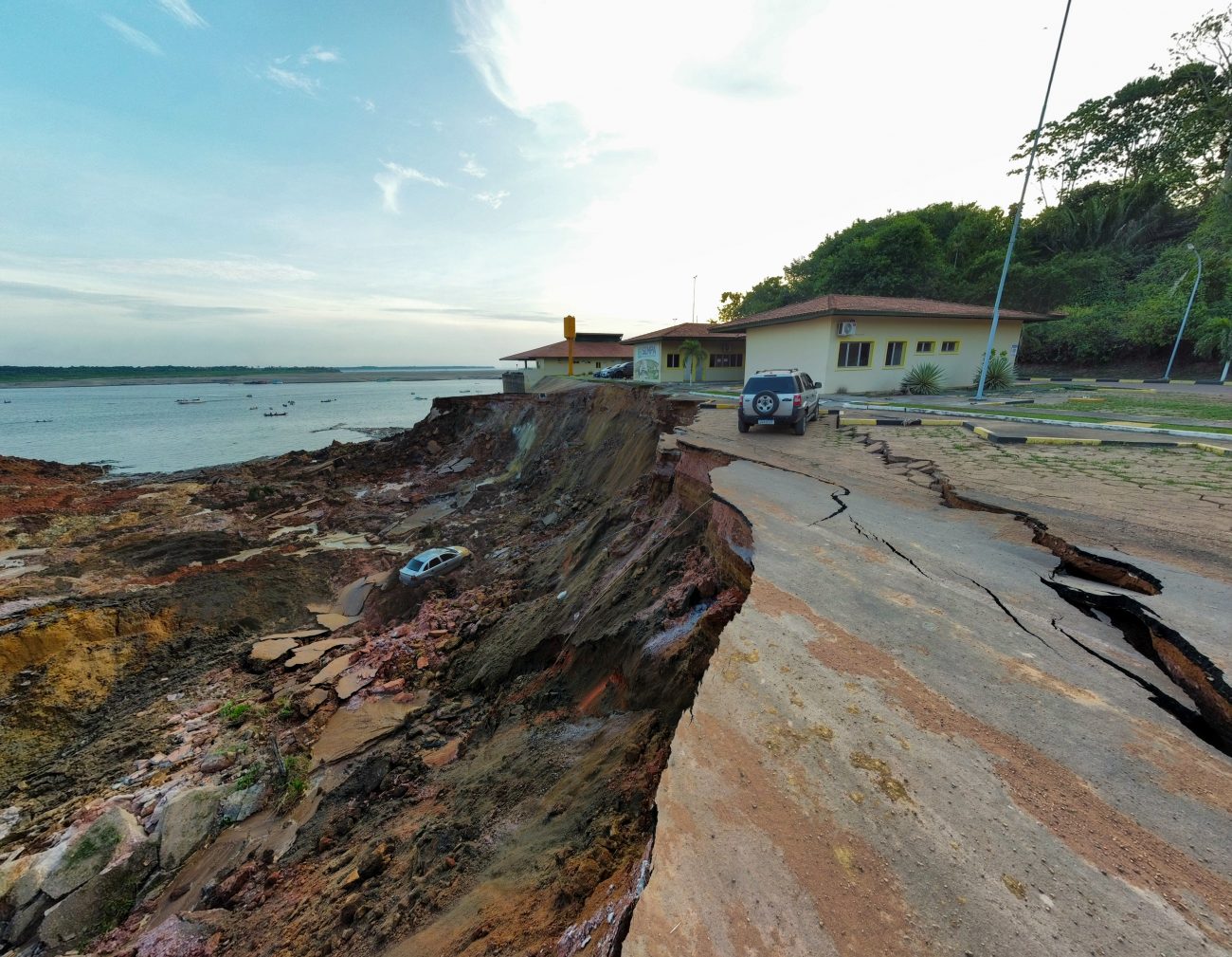 Deslizamento ocorreu no Porto da Terra Preta, em Manacapuru - Mauro Neto/Secom