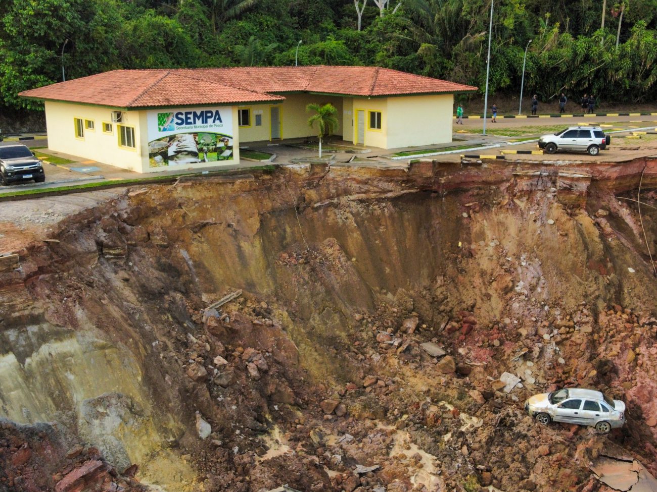 Deslizamento ocorreu no Porto da Terra Preta, em Manacapuru - Mauro Neto/Secom