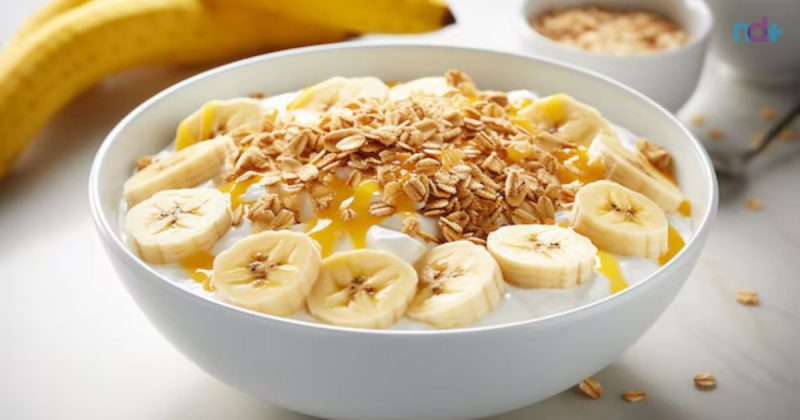 imagem de iogurte e banana, ingredientes perfeitos para desinchar a barriga