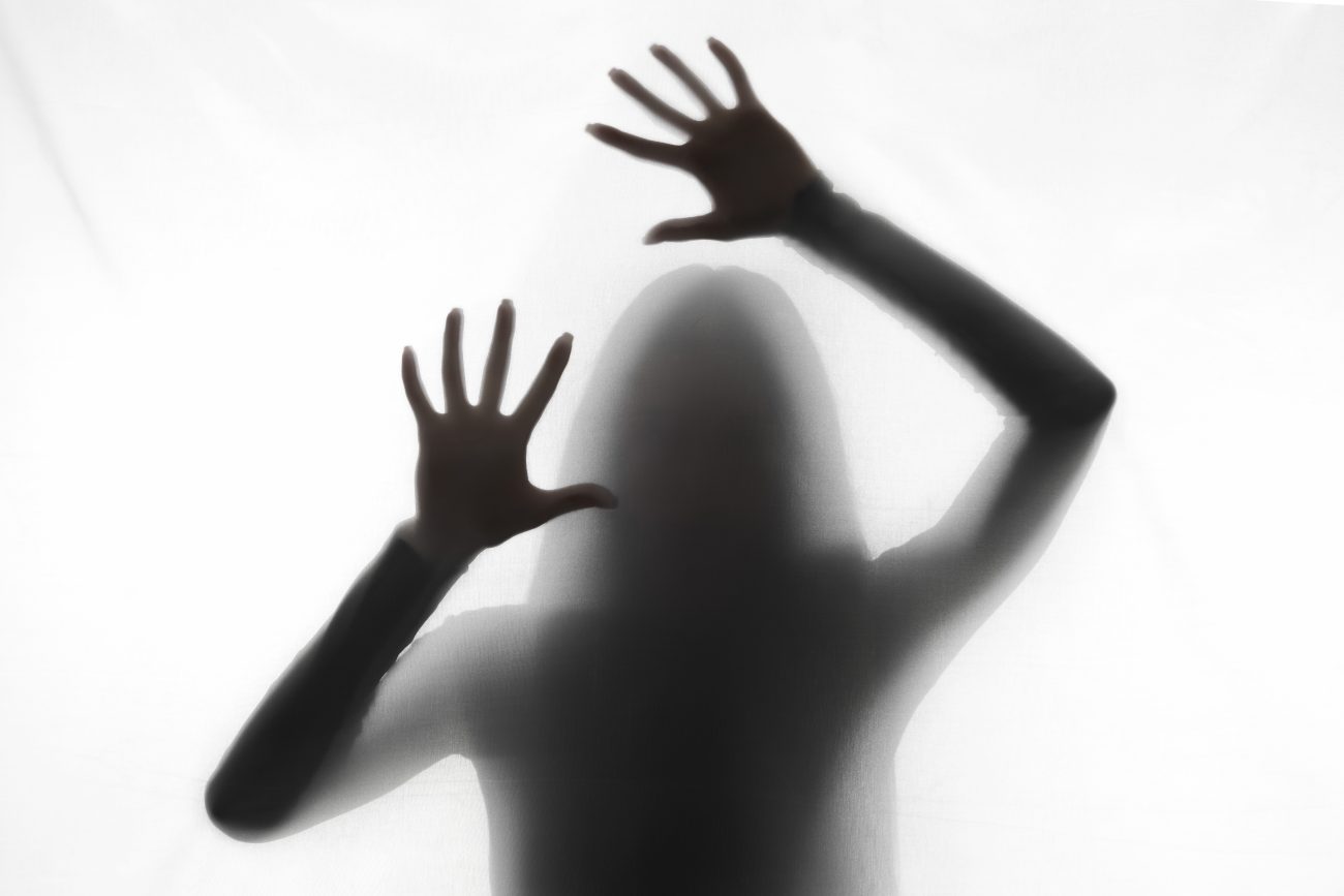 227 pessoas foram estupradas por dia em 2024, sendo 196 mulheres