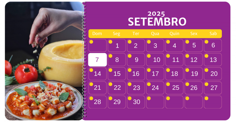 Arte de um calendário nas cores roxo, amarelo e branco. O feriado de 7 de setembro se destaque dos demais dias, com a data pintada com fundo branco. No lado esquerdo, ao lado do calendário, a foto de uma mão de mulher jogando queixo em cima de um prato de nhoque com molho vermelho. Ao fundo aparece um queijo em peça e dois tomates. 