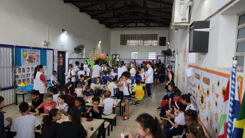 Foto mostra festa de aniversário das crianças 