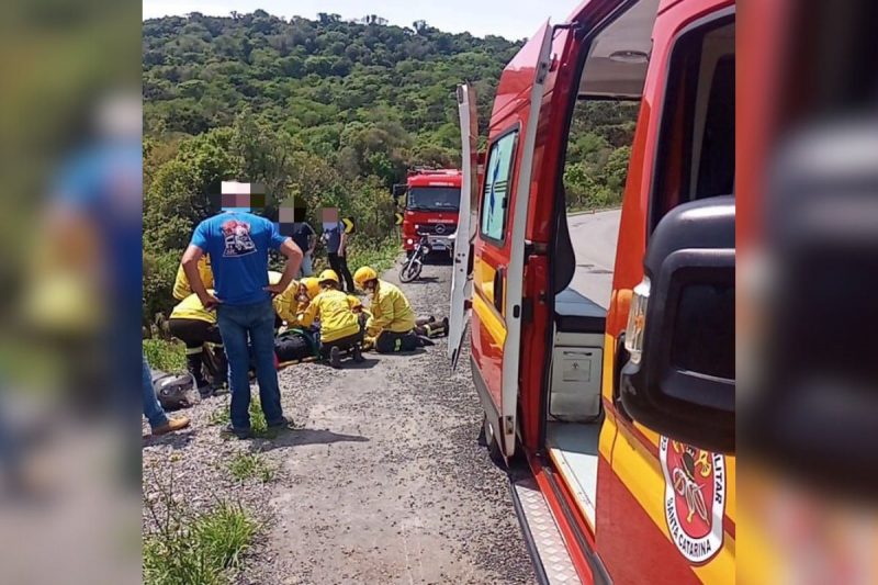 Motociclista se arrastou até a margem após cair de moto