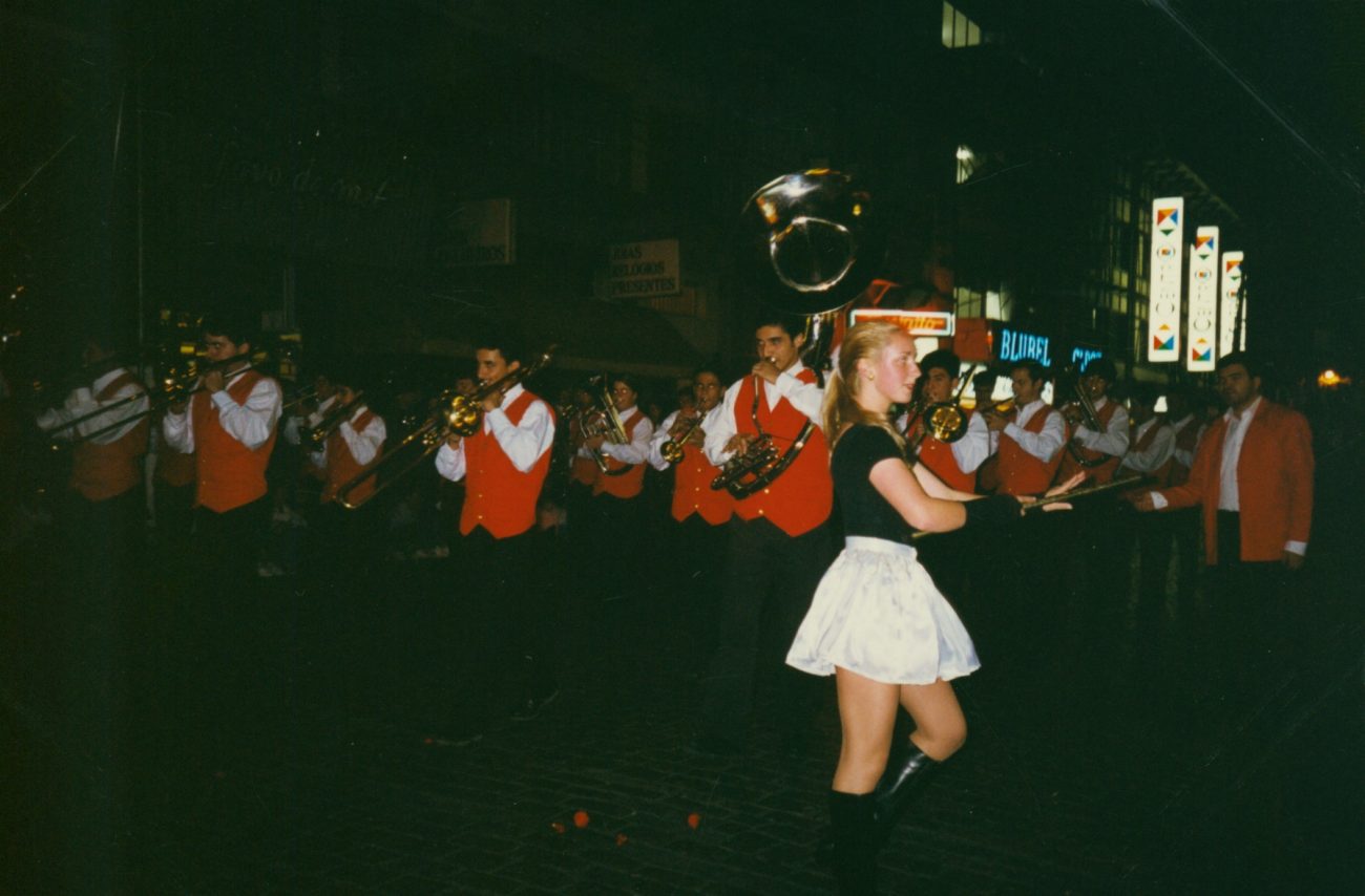 Desfile contou com bandas típicas na Oktoberfest em 1997 - Arquivo Histórico