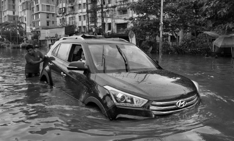 na imagem aparece um dos carros elétricos inundados após furacão helene 