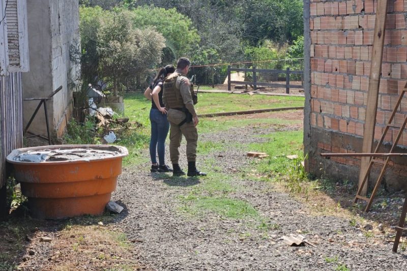 policial militar e policial civil no local em que homem levou tiro no peito