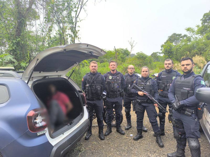 suspeito de assassinar mulher preso pela guarda municipal dentro do camburão da GM