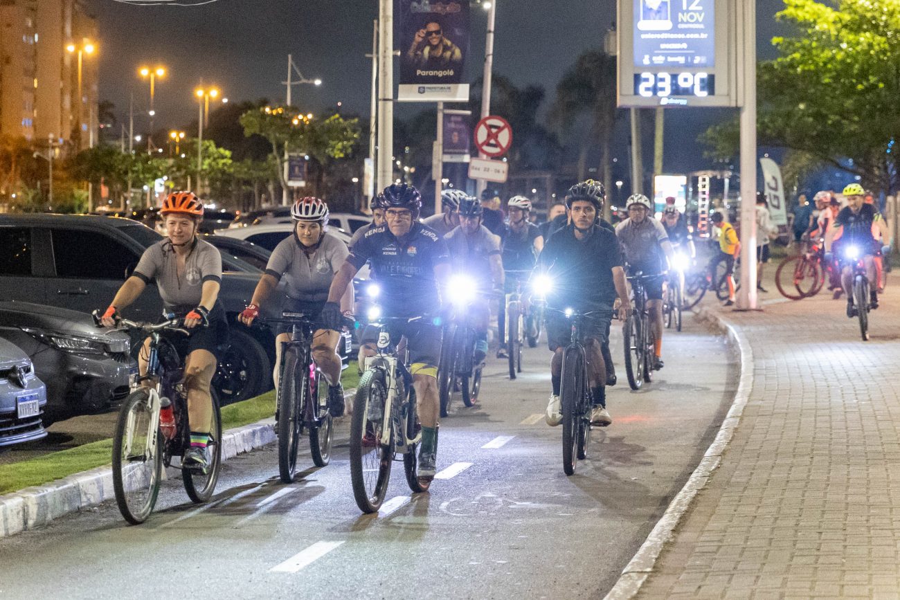 Ciclistas realizaram passeata para protestar contra o aumento de atropelamentos e homenagear o advogado Alexandre Palma - Germano Rorato/ND