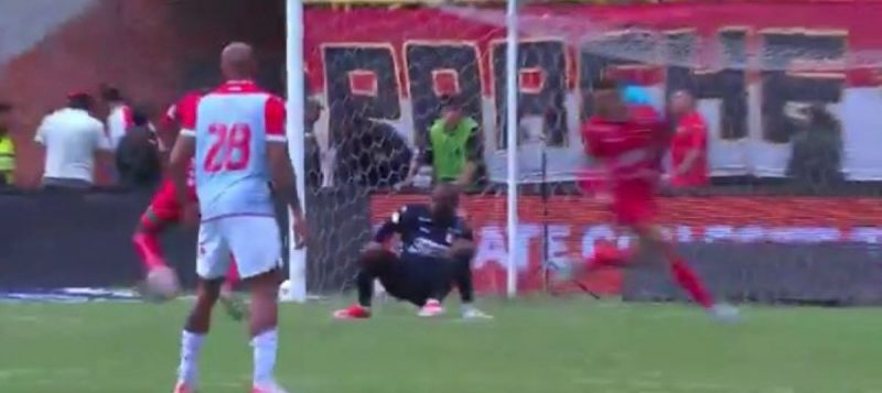 Goleiro colombiano operou milagre no gol e vira herói em vitória do Santa Fé sobre o Patriotas 