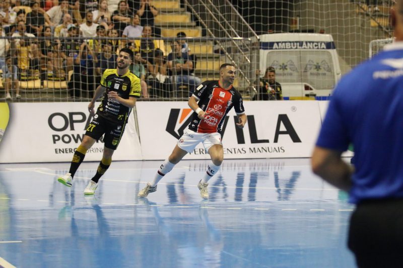 Clássico e rivalidade: JEC Futsal e Jaraguá começam decisão do Campeonato Catarinense