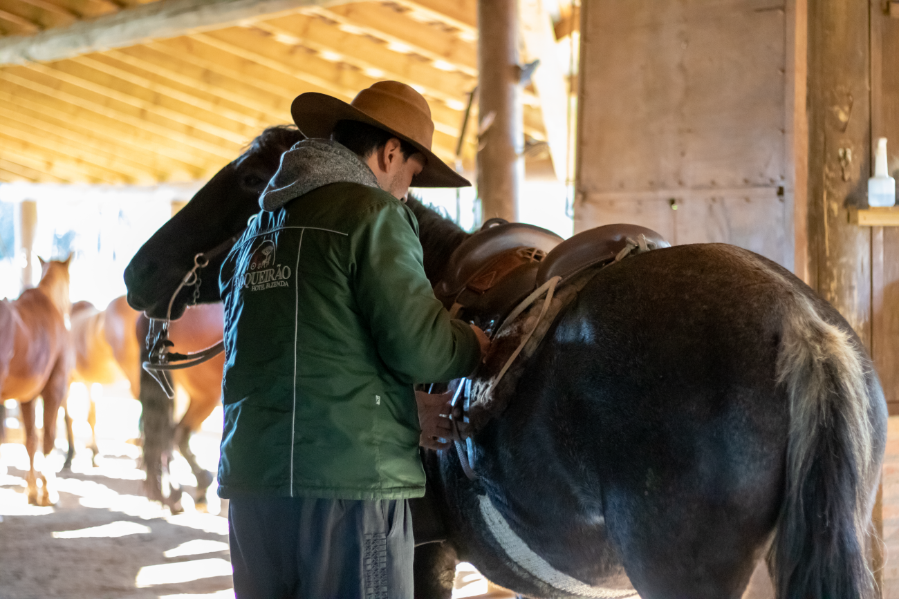 O hotel oferece uma variedade de atividades divertidas como cavalgadas, trilhas ecológicas, pesca, ordenha, colheita de frutas e hortaliças - Foto: Divulgação/Hotel Fazenda Boqueirão