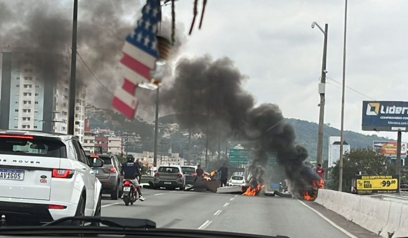 Imagem de objetos pegando fogo em Florianópolis