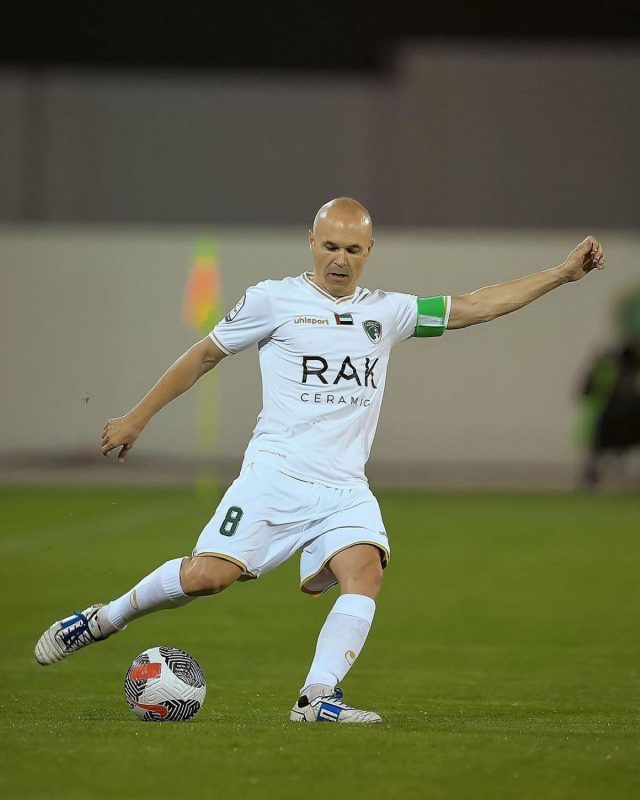 Último clube de Iniesta foi o Emirates Club, dos Emirados Árabes