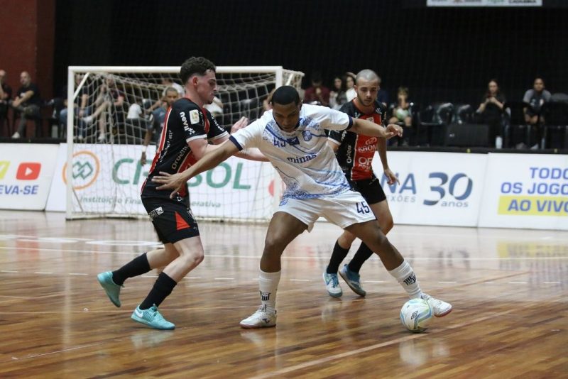 JEC Futsal foi goleado pelo Minas no Centreventos Cau Hansen