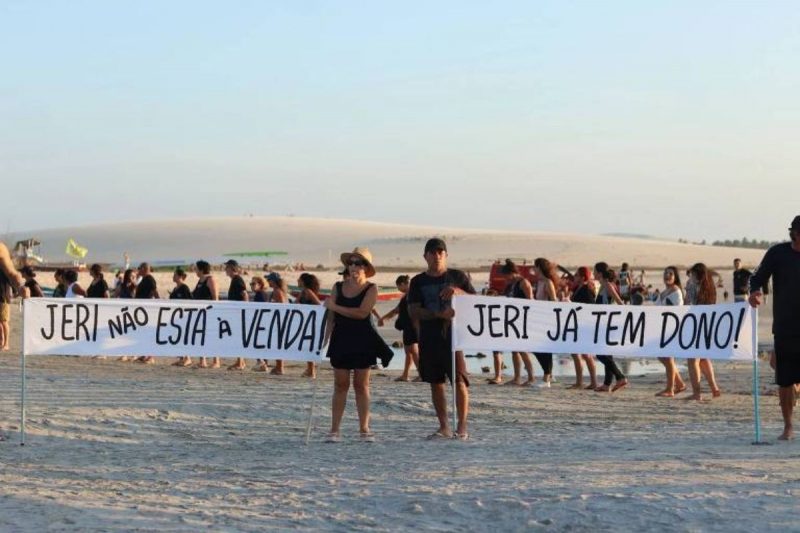 Moradores de Jericoacoara protestam contra acordo firmado com empresária