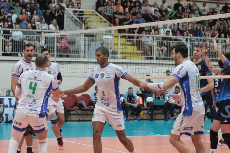 Joinville Vôlei reencontra o técnico Peu