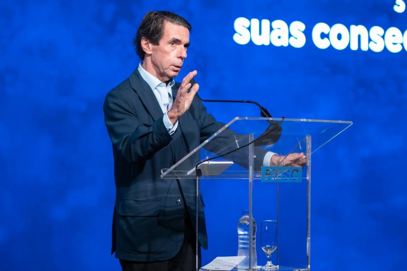 Aznar, ex-presidente da Espanha, participou de evento na sede da Fiesc