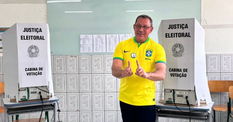 Júlio Kaminski votando