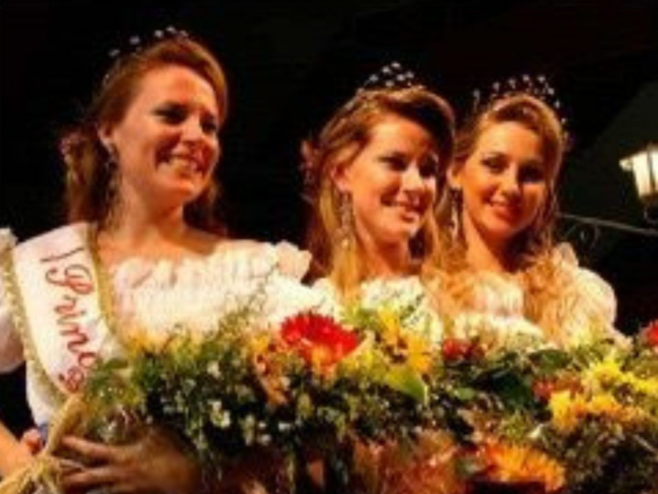 Katia Rossi Maes, rainha de 2010 da Oktoberfest Blumenau - Divulgação