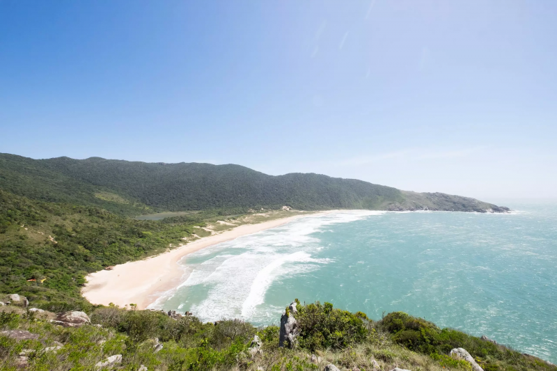 Trilhas de Florianópolis oferecem contato com a natureza e paisagens únicas. Na foto, a trilha da Lagoinha do Leste