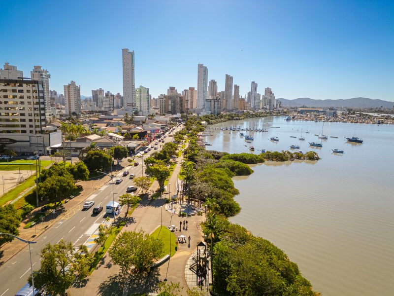 Itajaí; Leo Rostro