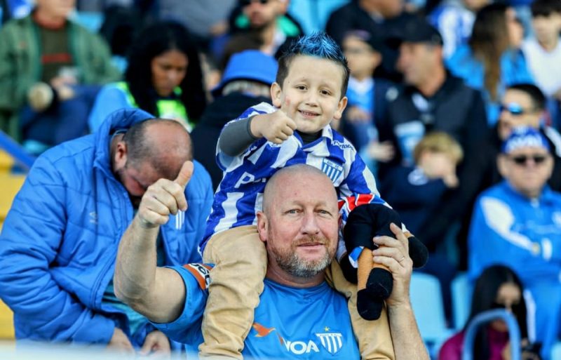 Garoto Lion, de 4 anos em jogo do Avaí com seu pai, Silvio &#8211; Foto: Arquivo pessoal/ND