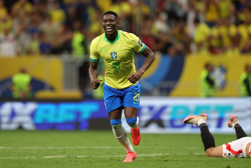 Luiz Henrique comemora gol pela seleção brasileira