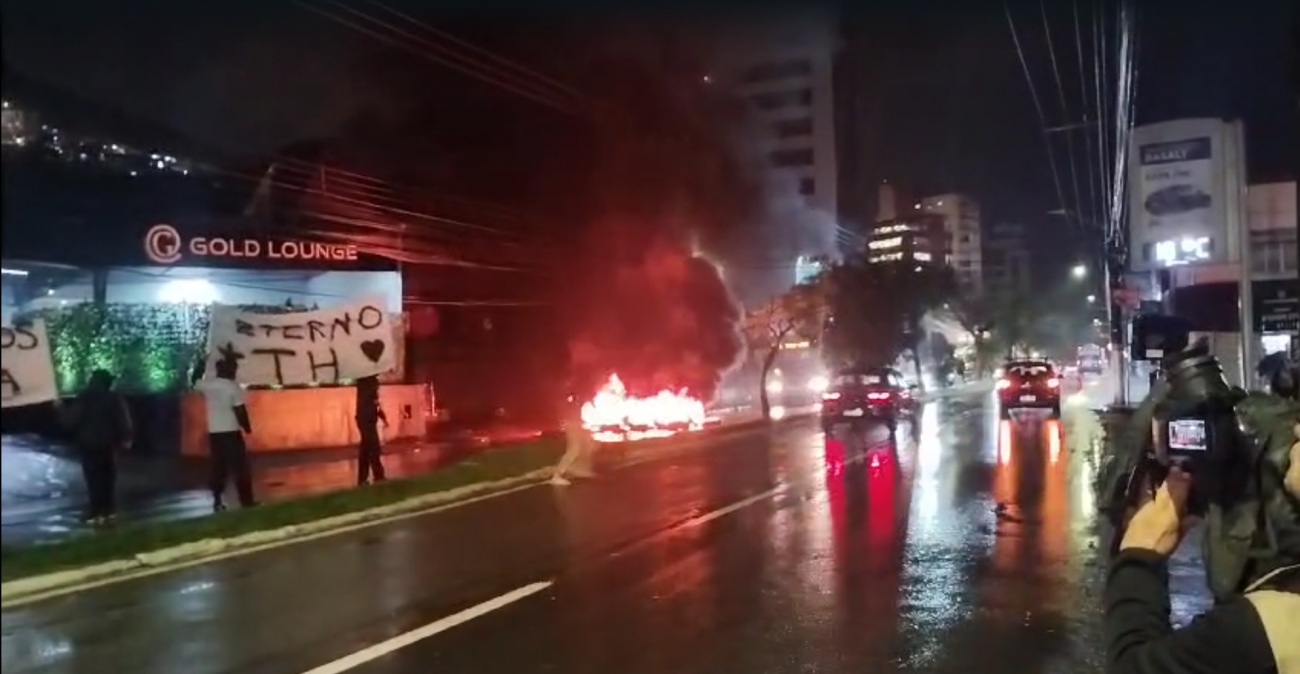 Manifestação em frente à Sex Night - Felipe Kreusch/ND