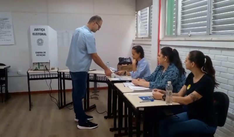 Mateus Souza (PMB) vota na Udesc em Florianópolis