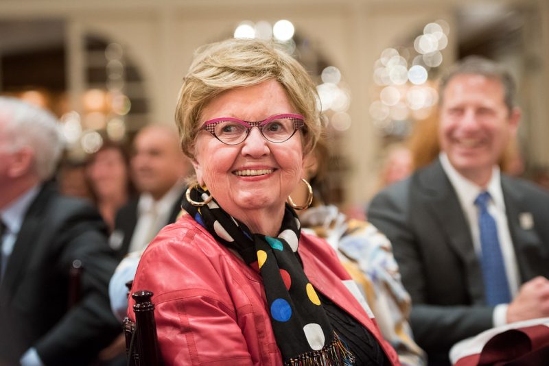 Conheça história de milionária de 92 anos