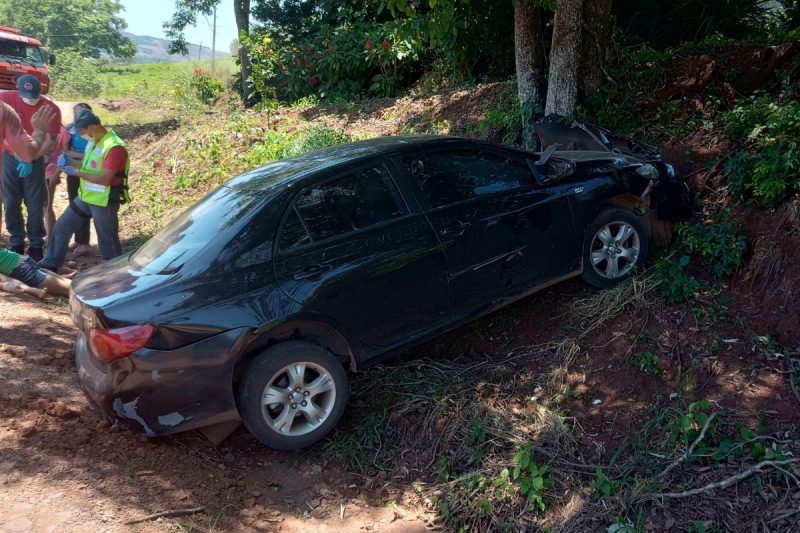 mulher cai de barranco com carro após sofrer possível desmaio