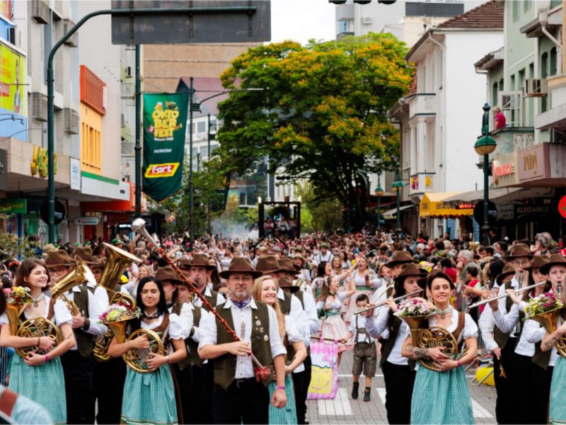 Desfile na Oktoberfest Blumenau em 2023