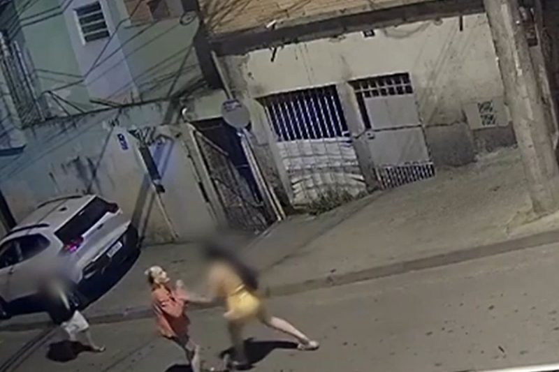 Vídeo que mostra neta empurrando a vó viralizou e a jovem passou a receber ameaças &#8211; Foto: Record/Reprodução