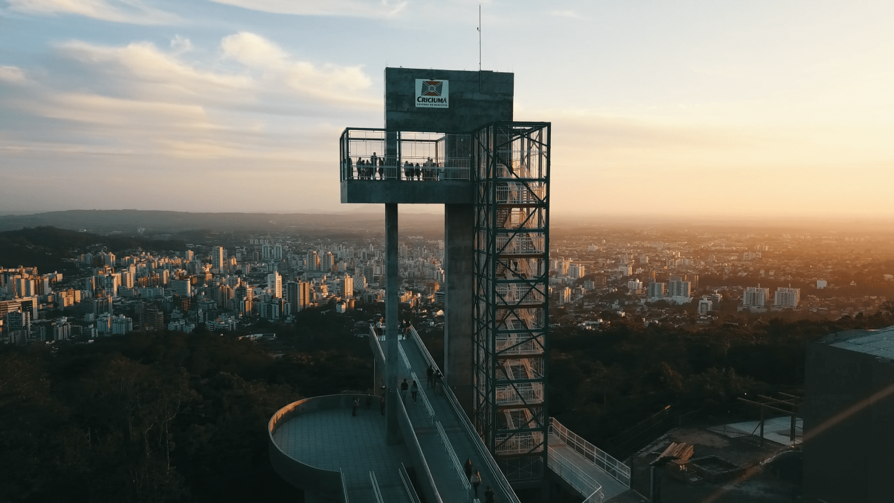 Mirante de Criciúma está instalado no alto do Morro do Cechinel - Decom/PMC/Divulgação