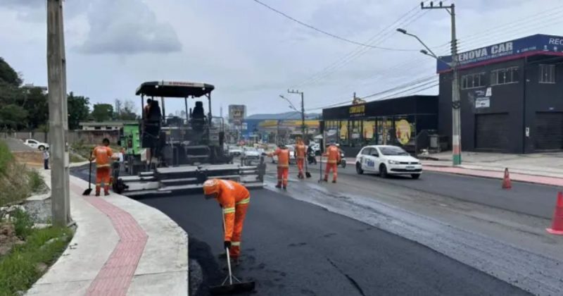 Obras na avenida Santa Catarina em Camboriú 