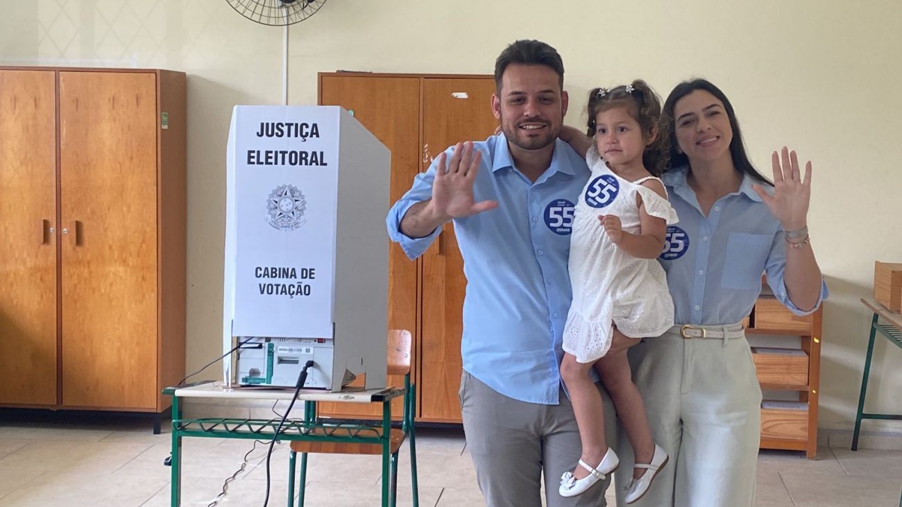 Osmar Teixeira (PSD) vota em Itajaí - Juliana Senne/ ND