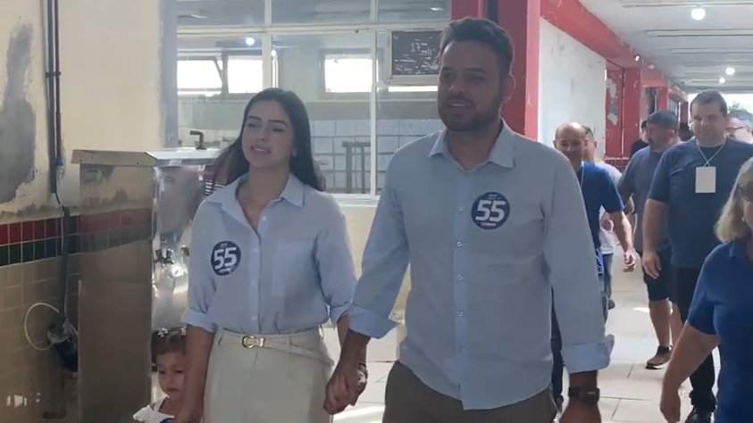 Osmar Teixeira (PSD) vota em Itajaí - Juliana Senne/ ND