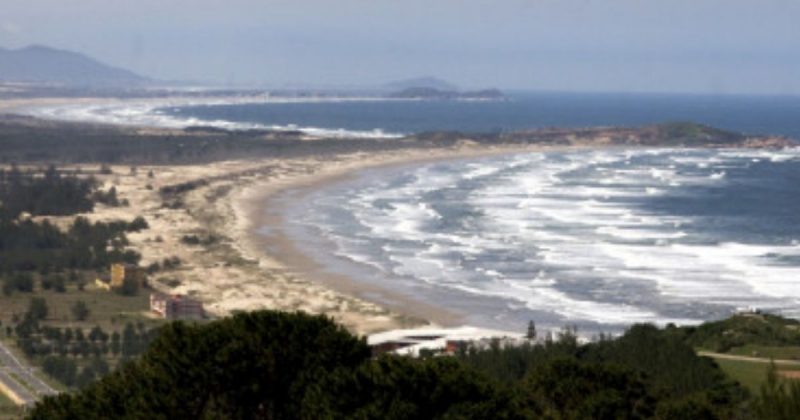 Bombeiros encontram corpo de mulher na Praia do Gi