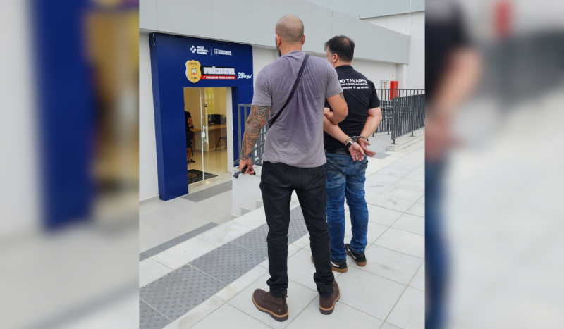 Foragido da justiça gaúcha desde o início do ano passado, homem envolvido em estelionato e extorsão foi encontrado e preso no Rio Tavares, em Florianópolis - Foto: PCSC/Reprodução/ND