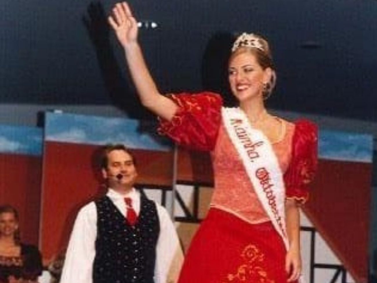 Raquel Tolardo, rainha de 2001 da Oktoberfest Blumenau - Divulgação