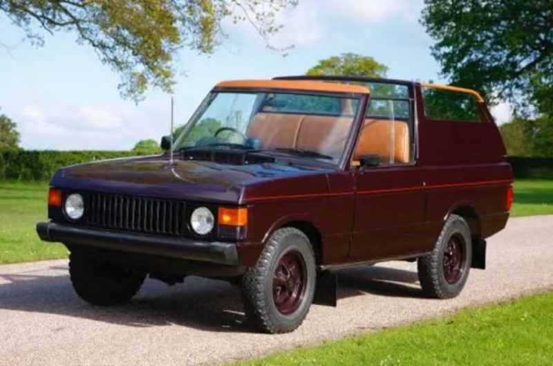 na imagem aparece o Land Rover Series II Station Wagon com banco de couro usado pela rainha Elizabeth II