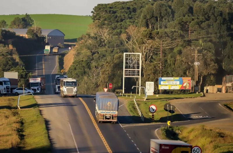 Rodovia no Brasil, para ilustrar o crescimento dos transportes em SC