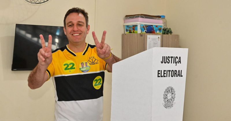 Ricardo Guidi vota em Criciúma