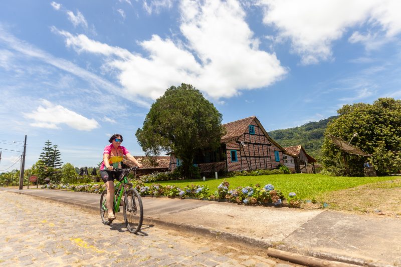 Ciclista na Rota Enxaimel em Pomerode