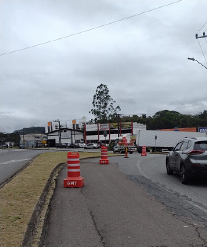 Trânsito interrompido em via de Blumenau