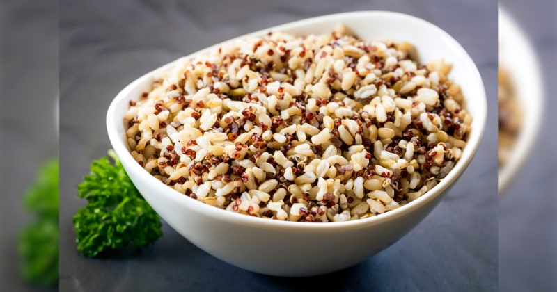 Quinoa misturado com alimento