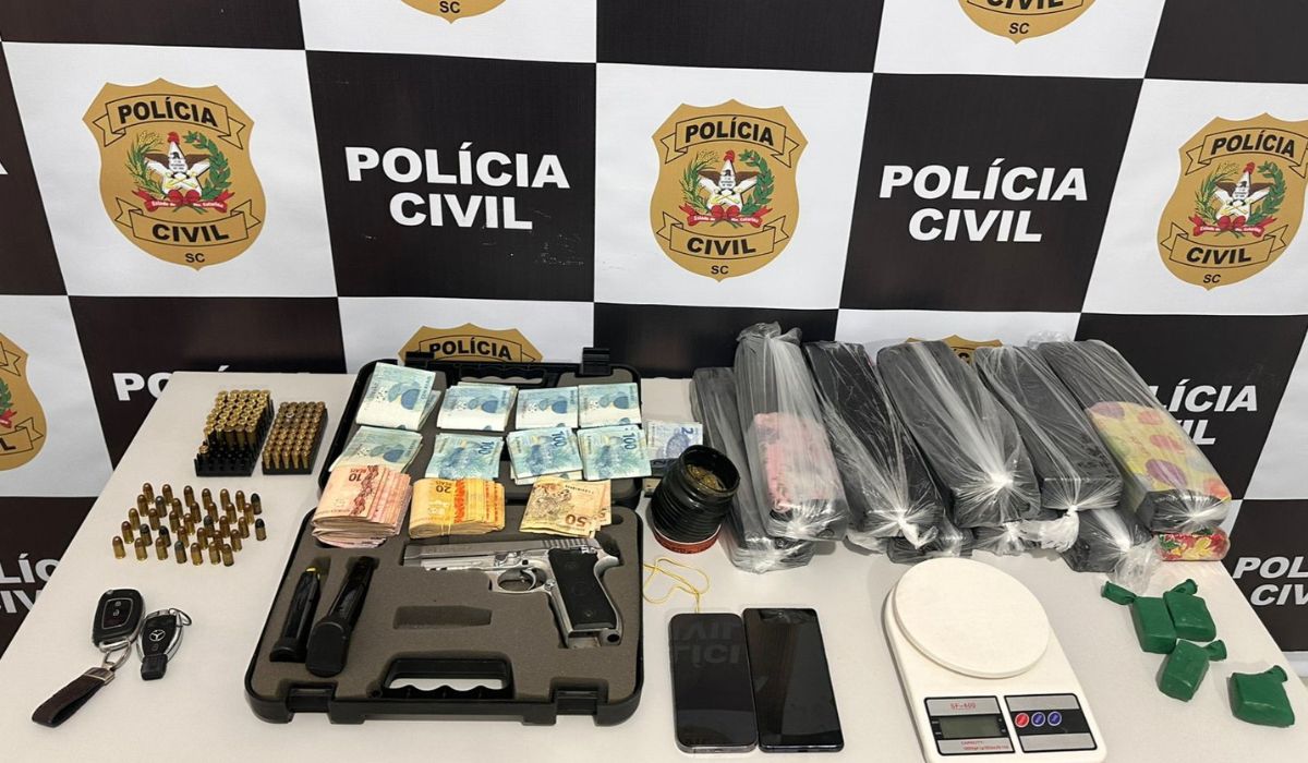 Policiais prenderam suspeito de participar de ataques na Grande Florianópolis - PCSC/Divulgação/ND